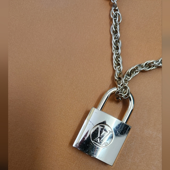 LV Necklace - Picture 2 of 6